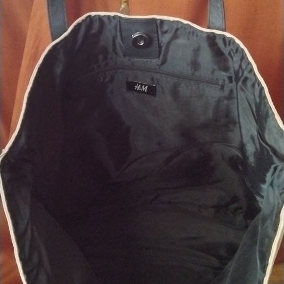 Spring + Mercer sundress/ H&M straw tote - Picture 10 of 11